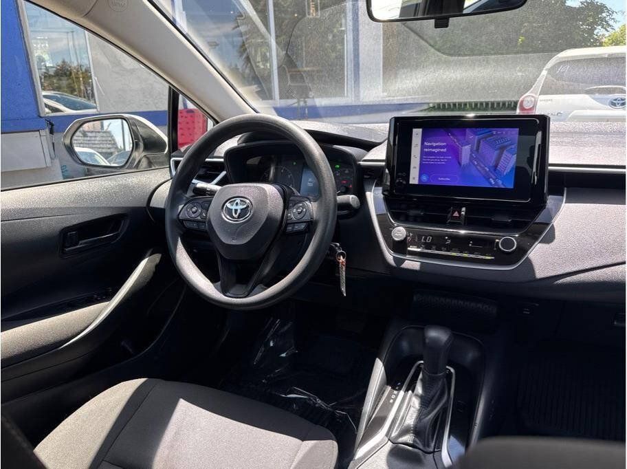 Used 2024 Toyota Corolla LE FWD image 5
