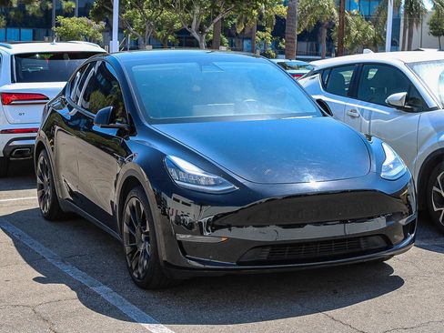 Used 2021 Tesla Model Y Long Range AWD/4WD image 3