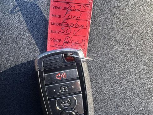 Used 2025 Ford Explorer ST-Line w/ ST-Line Street Pack image 30