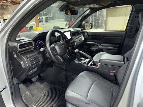 Certified 2025 Toyota Tacoma SR5 image 28