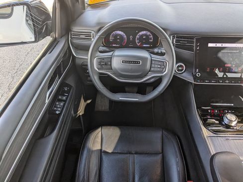 Used 2024 Jeep Wagoneer L Series II w/ Flexible Seating Group AWD/4WD image 21