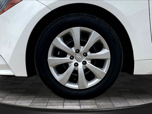 Used 2025 Toyota Corolla LE FWD image 33