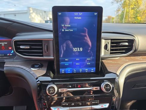 Used 2022 Ford Explorer Platinum w/ Equipment Group 601A image 24