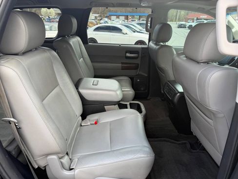 Used 2013 Toyota Sequoia Platinum image 19