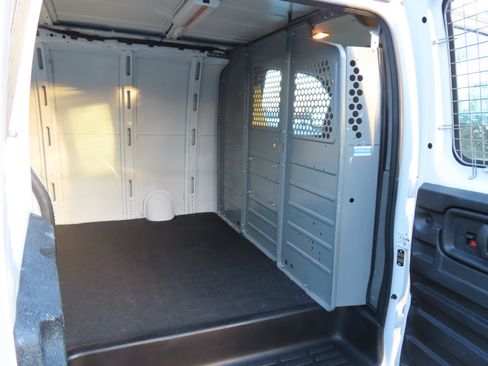 Used 2015 Chevrolet Express 2500 image 12