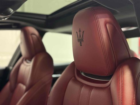 Used 2021 Maserati Ghibli S GranSport RWD image 30