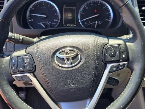 Used 2017 Toyota Highlander Limited Platinum FWD image 25
