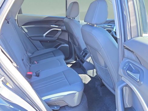 Used 2025 Audi Q5 Premium w/ Convenience Package image 19