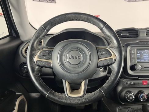 Used 2017 Jeep Renegade Latitude w/ Cold Weather Group image 13