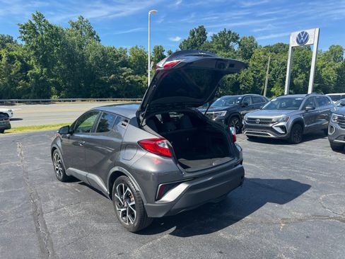 Used 2018 Toyota C-HR XLE FWD image 18