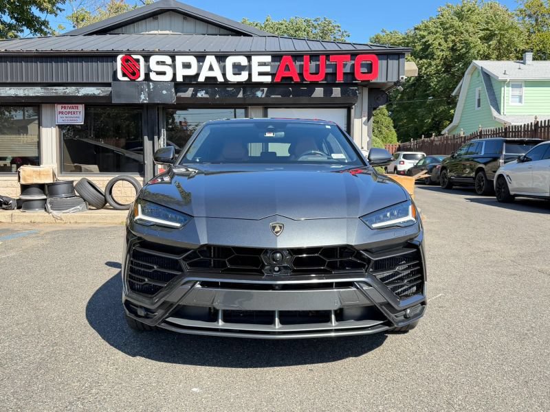 Used 2019 Lamborghini Urus AWD/4WD image 2