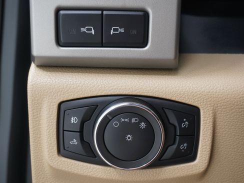 Used 2017 Ford F250 Lariat w/ Chrome Package image 26