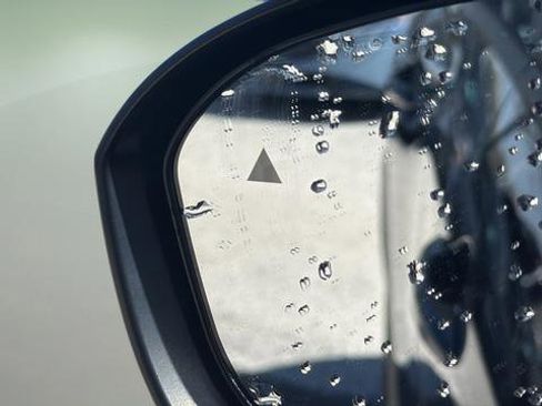 Used 2023 Nissan Rogue SV image 42