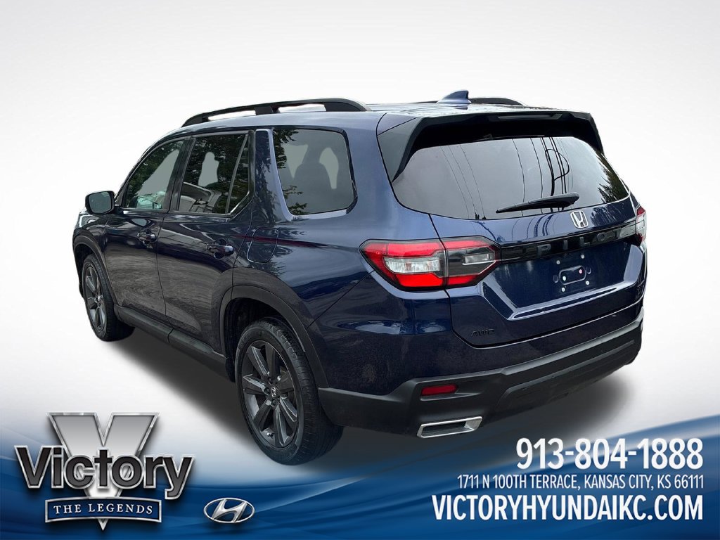 Used 2023 Honda Pilot Sport image 3