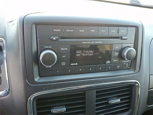 Used 2016 Dodge Grand Caravan SXT image 18