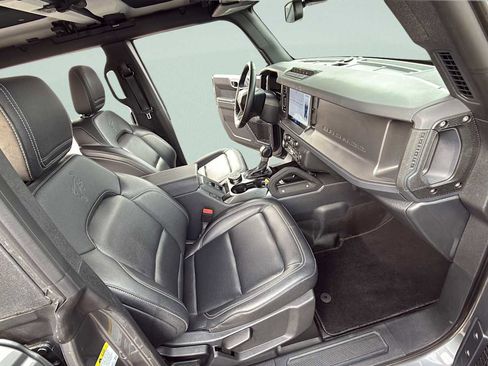 Used 2025 Ford Bronco Badlands image 34