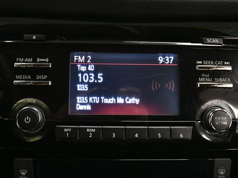 Used 2017 Nissan Rogue SV w/ Midnight Edition image 15