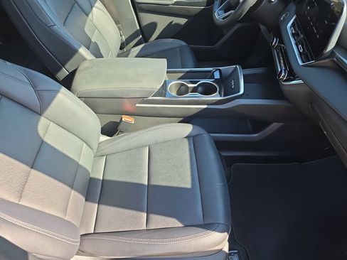 Used 2025 Chevrolet Equinox LT w/ Convenience Package II FWD image 10