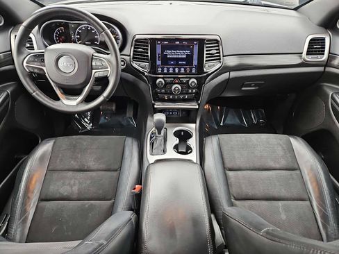 Used 2019 Jeep Grand Cherokee Altitude image 16