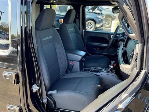 Used 2025 Jeep Wrangler Unlimited Rubicon 4xe w/ Convenience Group AWD/4WD image 30