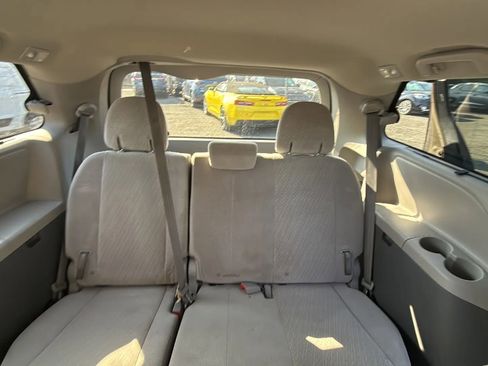 Used 2020 Toyota Sienna LE image 29