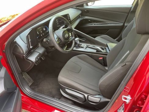 Used 2025 Hyundai Elantra Sport image 11