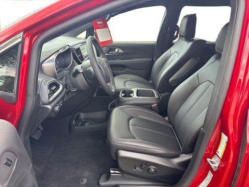 New 2026 Chrysler Pacifica Select image 9