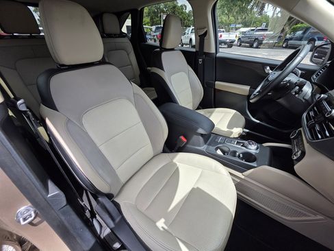 Used 2020 Ford Escape Titanium image 32