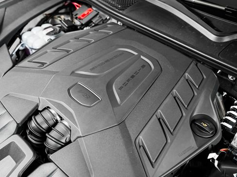 New 2026 Porsche Cayenne GTS AWD/4WD image 13