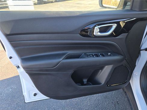 New 2026 Jeep Compass Latitude image 21