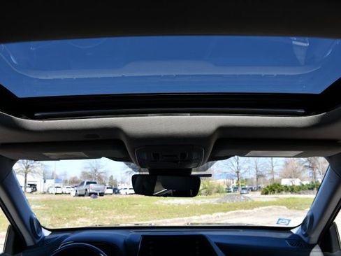 Used 2020 Toyota Highlander Limited image 26