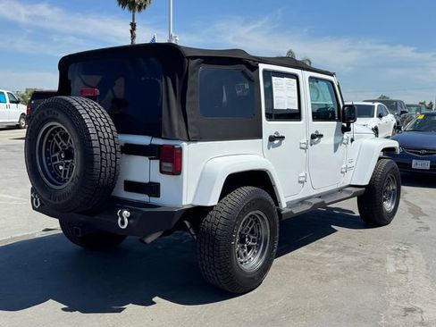Used 2016 Jeep Wrangler Unlimited Sahara w/ Connectivity Group AWD/4WD image 4