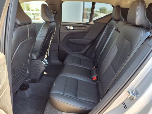 Certified 2025 Volvo XC40 B5 Core AWD/4WD image 8