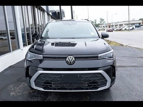 Used 2025 Volkswagen Taos SE FWD image 7