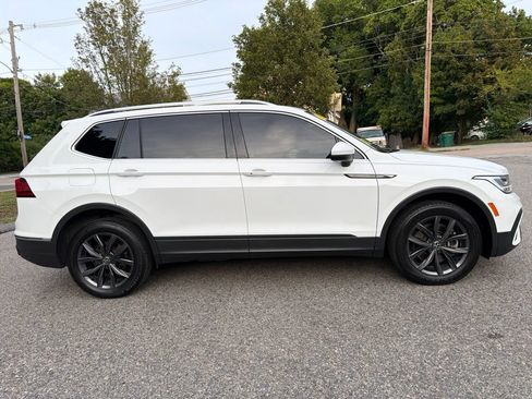 Used 2022 Volkswagen Tiguan SE w/ Panoramic Sunroof Package AWD/4WD image 7
