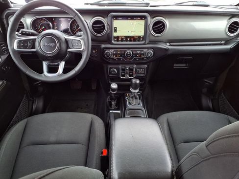 Used 2023 Jeep Gladiator Overland w/ Cold Weather Group image 18