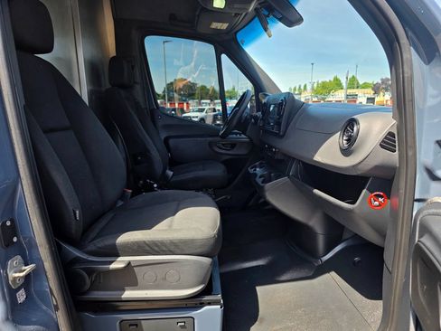 Used 2019 Mercedes-Benz Sprinter 144 image 12