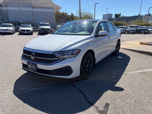 Certified 2023 Volkswagen Jetta SE w/ Panoramic Sunroof Package FWD image 7