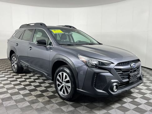 Used 2024 Subaru Outback Premium AWD/4WD image 3