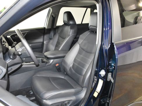 Used 2025 Toyota RAV4 XLE Premium FWD image 23