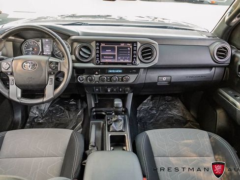 Used 2022 Toyota Tacoma TRD Off-Road AWD/4WD image 31
