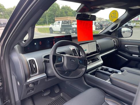 Used 2025 Ford Expedition Tremor AWD/4WD image 11