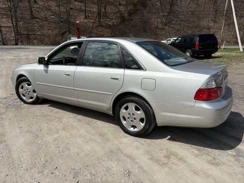 Used 2003 Toyota Avalon XLS FWD image 3