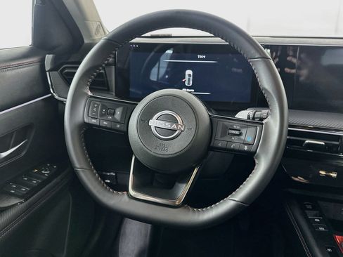 Used 2025 Nissan Kicks SR FWD image 18