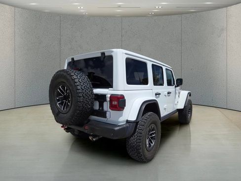 Used 2025 Jeep Wrangler Unlimited Rubicon AWD/4WD image 5