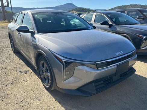 Used 2025 Kia K4 FWD image 2