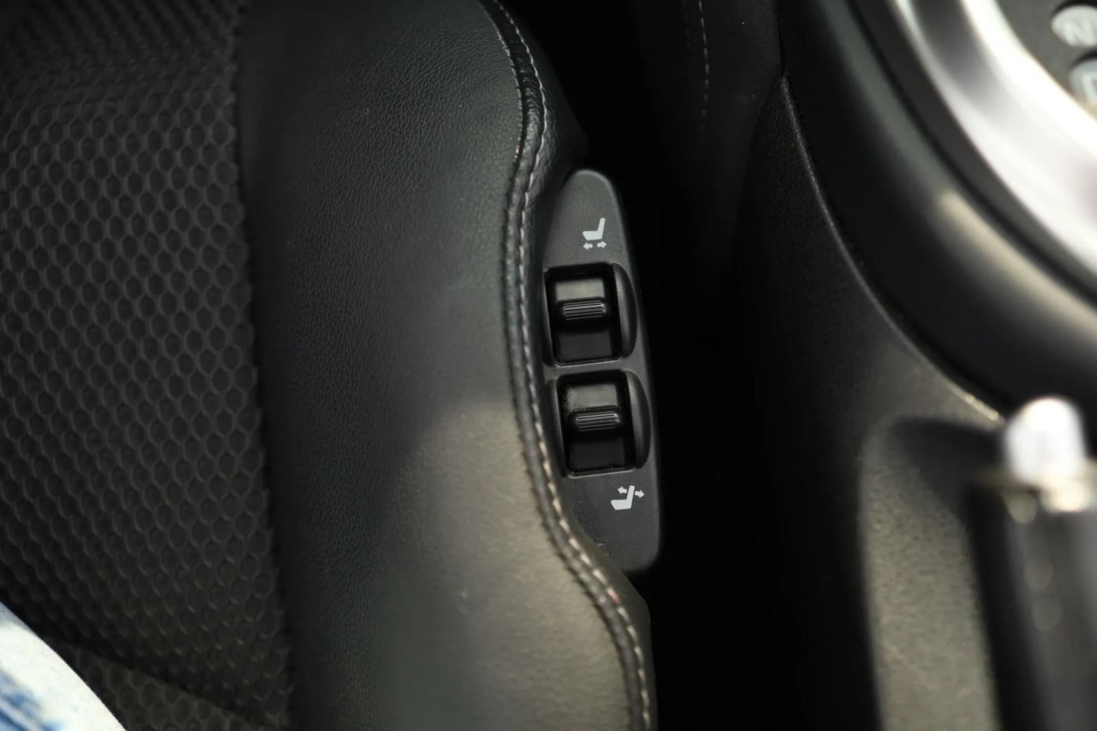 Used 2019 Nissan 370Z Touring RWD image 29