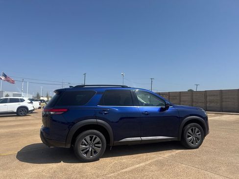 Certified 2025 Nissan Pathfinder SV FWD image 23