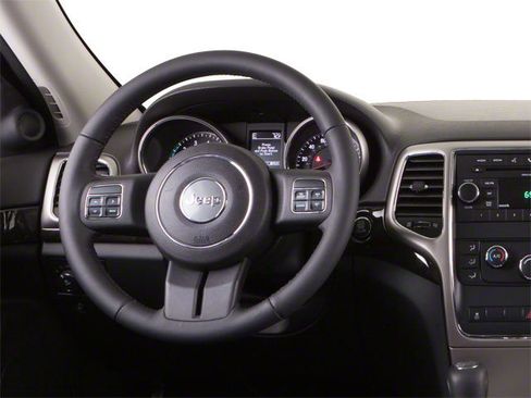 Used 2013 Jeep Grand Cherokee Laredo w/ Laredo E Group RWD image 9