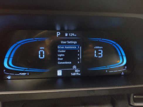 Used 2025 Hyundai Elantra SE FWD image 23